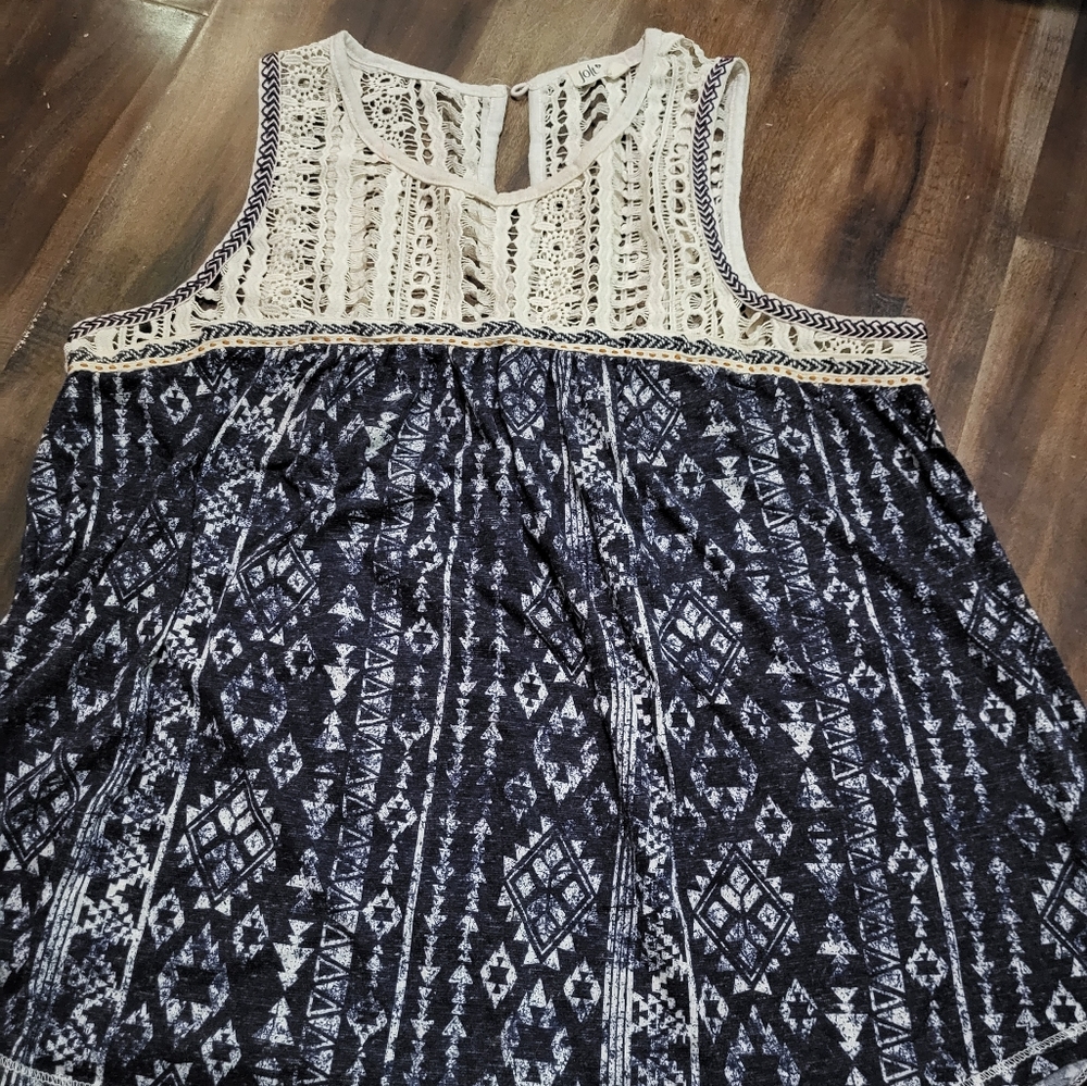 Size large tank top. Lightly worn.